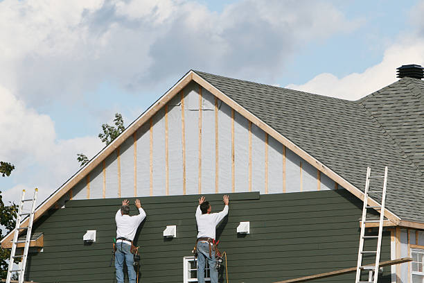 Professional Siding Repair technician working in Cortland, OH